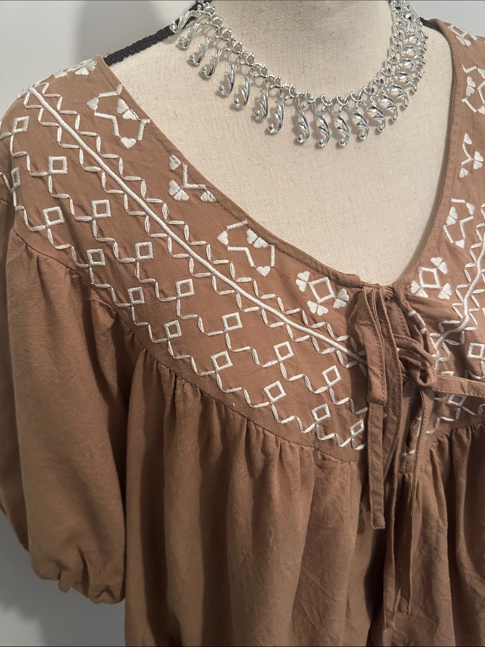 Torrid Festi Bubble Cotton Cropped Embroidered Tie-Front Brown Boho Top - Picture 3 of 7